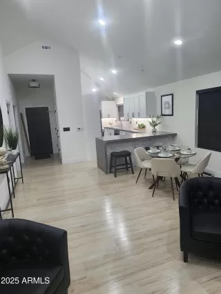 Photo #4: 6799689 Listing