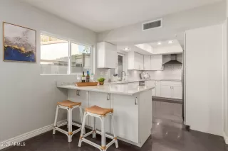 Photo #5: 6799878 Listing 