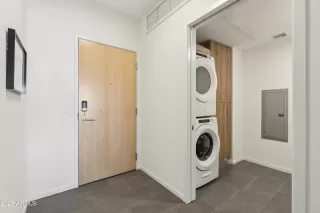 Photo #5: 6800157 Listing