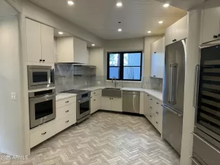 Photo #3: 6800849 Listing