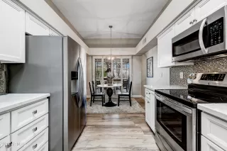 Photo #5: 6800907 Listing