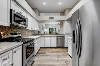 Photo #6: 6800907 Listing