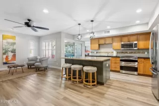 Photo #2: 6801005 Listing 