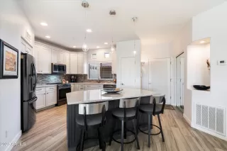 Photo #1: 6801040 Listing 