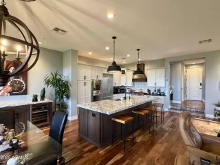 Photo #6: 6801350 Listing