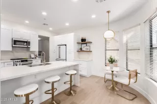 Photo #5: 6802049 Listing