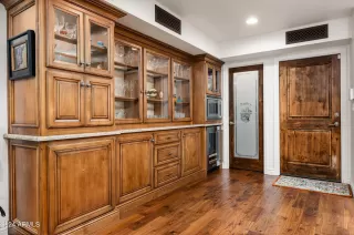 Photo #6: 6802148 Listing