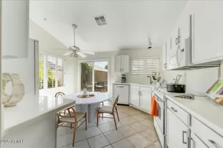 Photo #4: 6802217 Listing