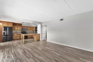 Photo #3: 6802382 Listing