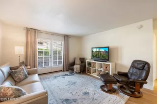 Photo #2: 6802387 Listing