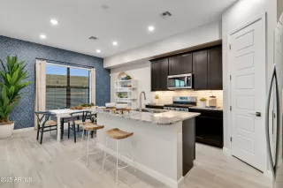 Photo #1: 6802407 Listing 