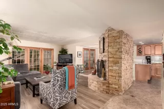 Photo #3: 6802589 Listing