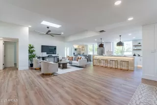 Photo #6: 6802866 Listing 