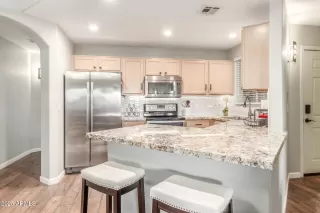 Photo #4: 6802871 Listing