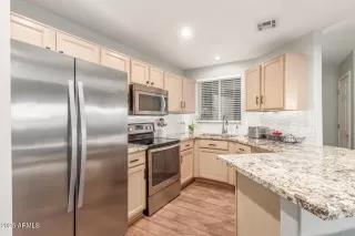 Photo #5: 6802871 Listing