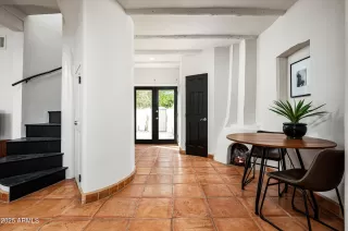 Photo #6: 6803317 Listing