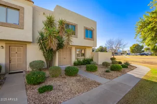 Photo #2: 6804069 Listing