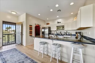 Photo #5: 6804278 Listing