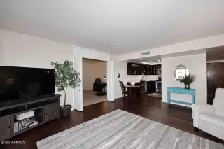 Photo #6: 6804383 Listing 