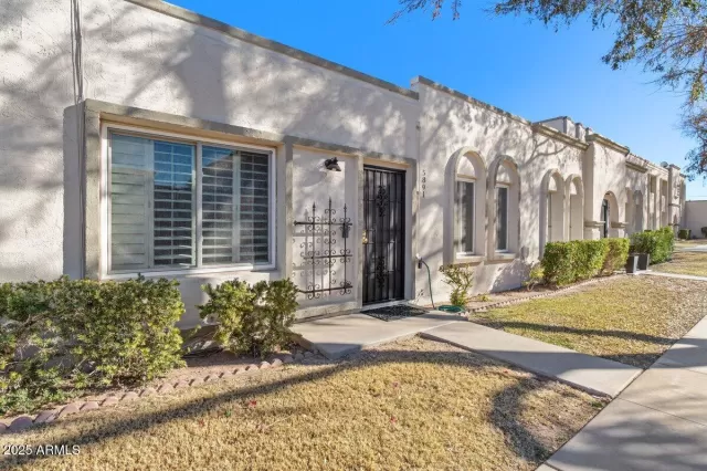 MLS: 6804862 Condo For Sale