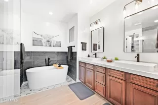 Photo #2: 6804950 Listing