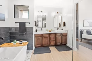 Photo #4: 6804950 Listing