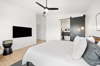 Photo #6: 6804950 Listing