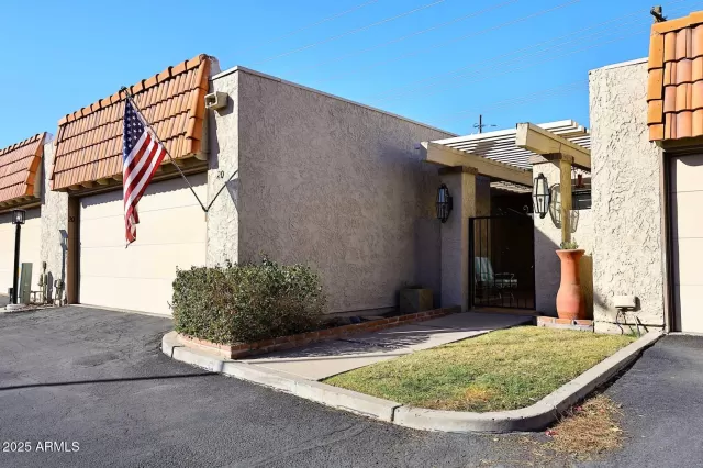 MLS: 6805102 Condo For Sale