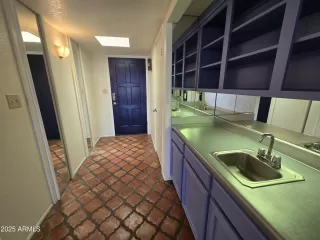 Photo #5: 6805102 Listing 