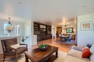 Photo #5: 6806008 Listing