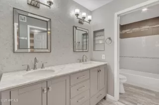 Photo #4: 6806167 Listing 