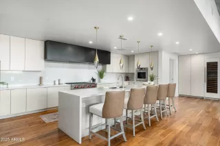 Photo #1: 6806211 Listing 