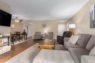 Photo #4: 6806467 Listing 