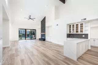 Photo #4: 6806468 Listing