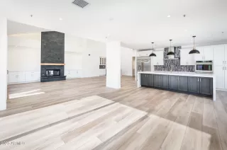 Photo #6: 6806468 Listing