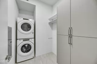 Photo #3: 6806600 Listing