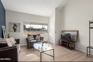 Photo #3: 6806628 Listing