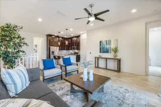 Photo #3: 6806716 Listing