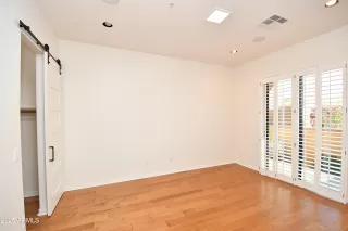 Photo #5: 6807493 Listing