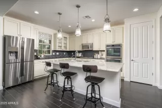 Photo #6: 6808109 Listing