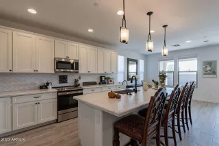Photo #4: 6808985 Listing