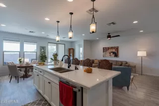 Photo #5: 6808985 Listing