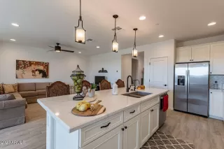 Photo #6: 6808985 Listing