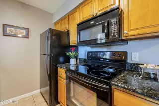 Photo #4: 6809398 Listing