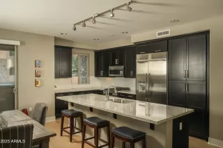 Photo #4: 6809404 Listing