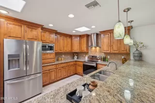 Photo #5: 6809949 Listing