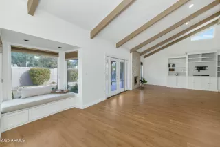 Photo #4: 6810006 Listing