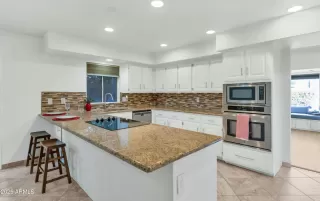 Photo #5: 6810006 Listing