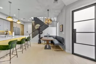 Photo #5: 6810140 Listing 