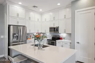 Photo #2: 6810165 Listing